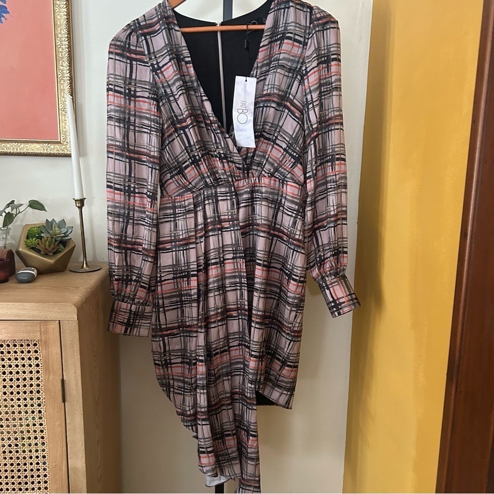 Patbo Plaid High‎ Low Mini Dress Long Sleeve V-Neck Gray Pink Print NWT Size 6 - Picture 3 of 8